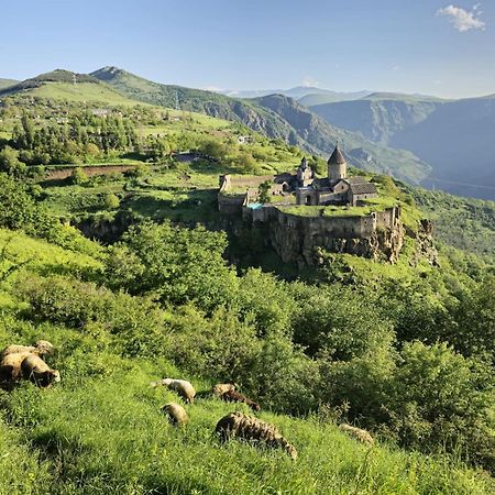 Zartonq Hotel Tat'ev Bagian luar foto