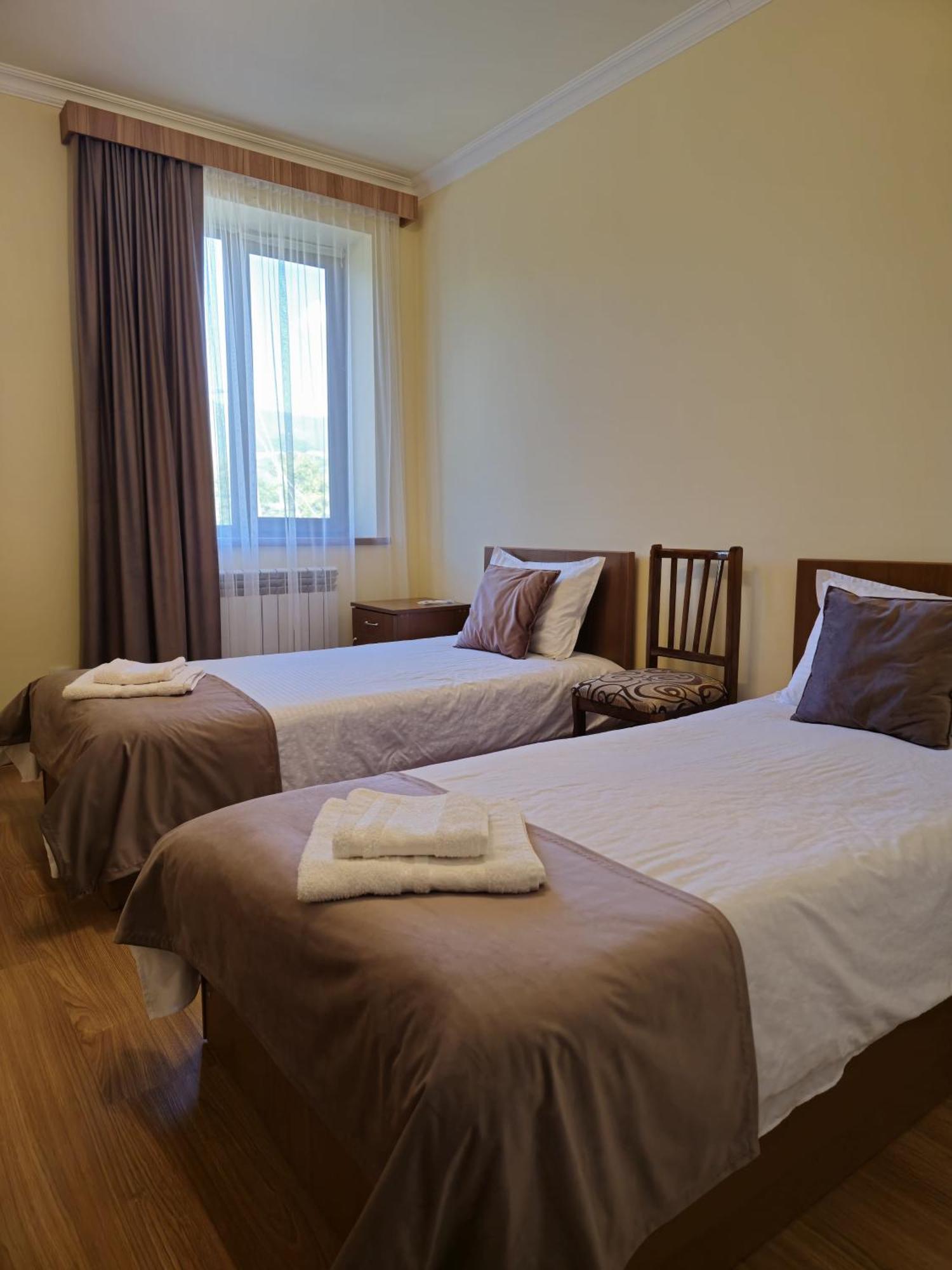 Zartonq Hotel Tat'ev Bagian luar foto
